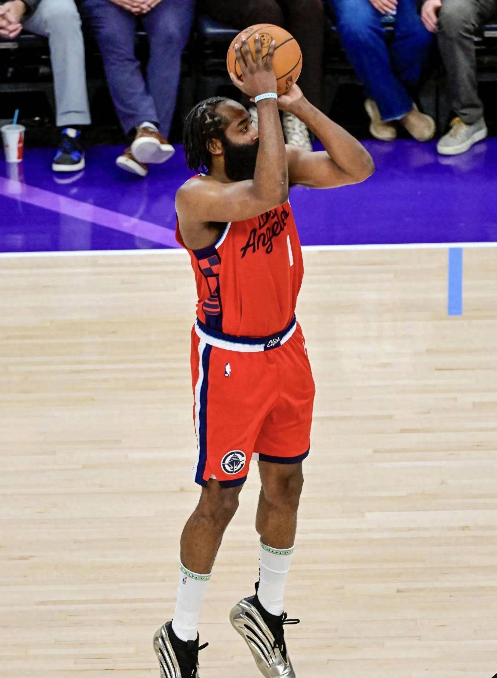 九游体育平台哈登赛事官方发布惊险取胜新规，巴塞罗那争议不断！(哈登比赛全场回放)