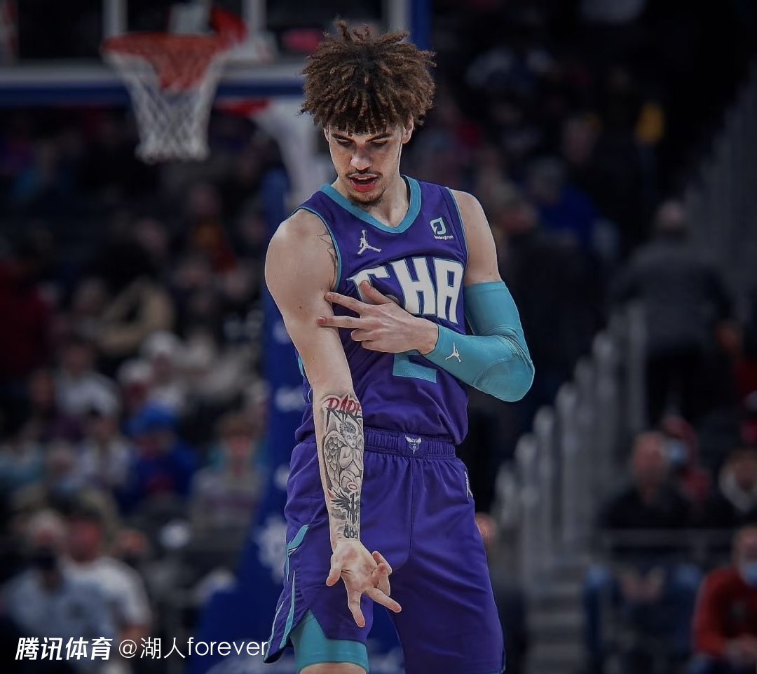 九游体育客户端包含葡超赛程吃紧；夏洛特黄蜂转会期伤情更新；震撼外界；更衣室氛围转暖的词条